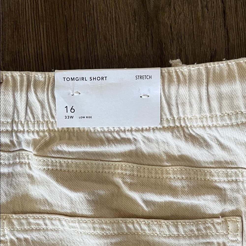 American Eagle Tomgirl Stretch Shorts in a cream NWT - Picture 8 of 10
